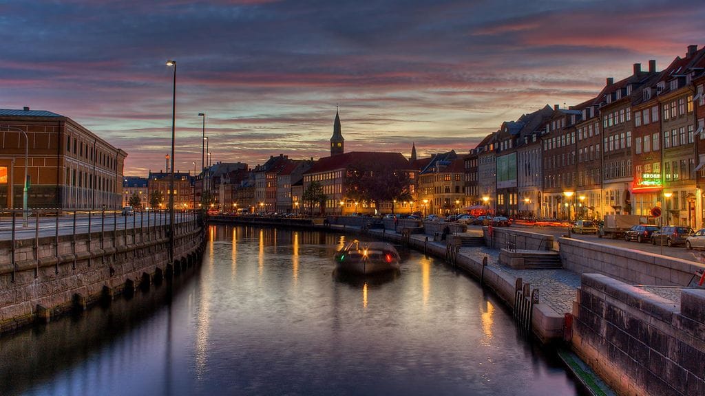 Iltahämärä Kööpenhaminassa.