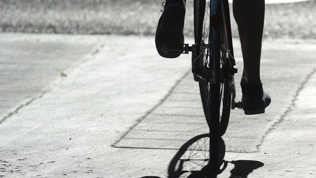 14-vuotias koulupoika joutui suojatiellä auton töytäisemäksi Urho Kekkosenkadulla Kajaanissa. Kuvituskuva.