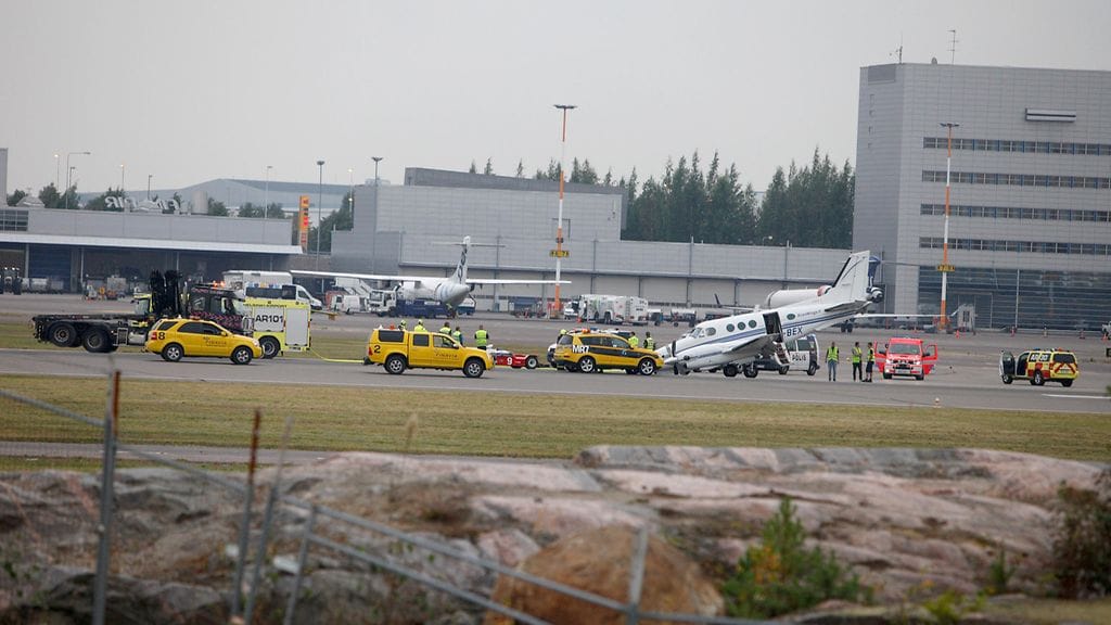 Nokkapyörävikainen pienkone laskeutui Helsinki-Vantaalle.