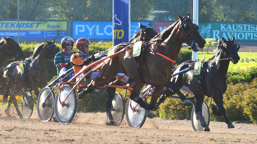 Oranssipukuisen Tommi Kylliäisen kipparoima Quartam De Caelo oli Toto4-kierroksen ainoa yllättäjä.