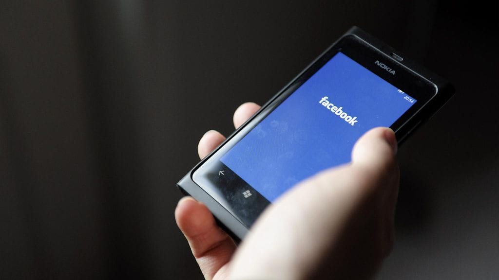 Facebook kiistää jyrkästi poliittisesti värittyneen sisällön manipuloimisen listauksissaan.