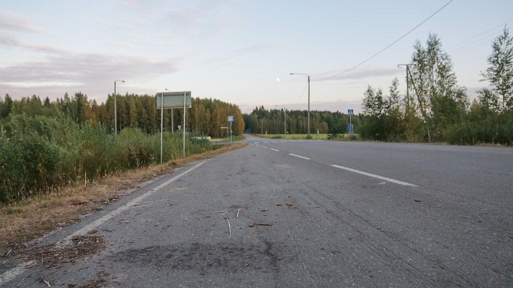 Nuoren miehen ruumis löydettiin tien varresta Kouvolan Valkealassa.