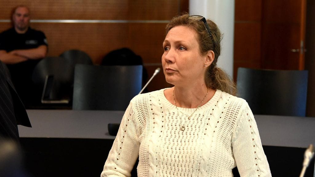 Auer vaatii Valtiokonttorilta korvausta kärsimyksestä 2500 euroa päivältä. Yhteensä Auerin korvausvaatimukset nousevat yli kolmeen miljoonaan.