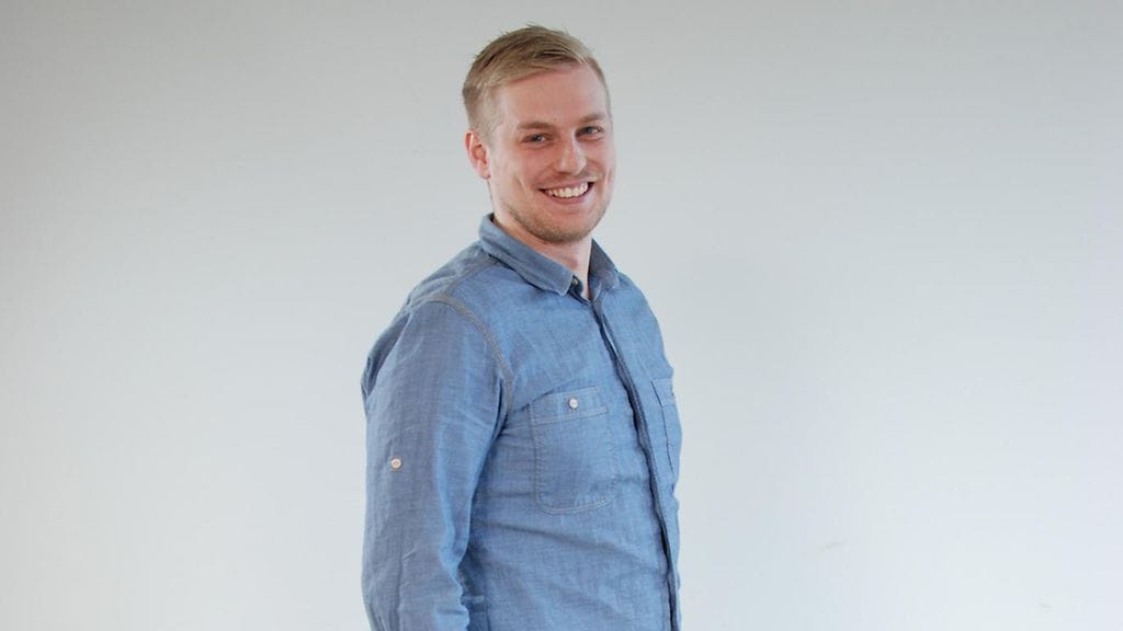 Roni, Ensitreffit alttarilla