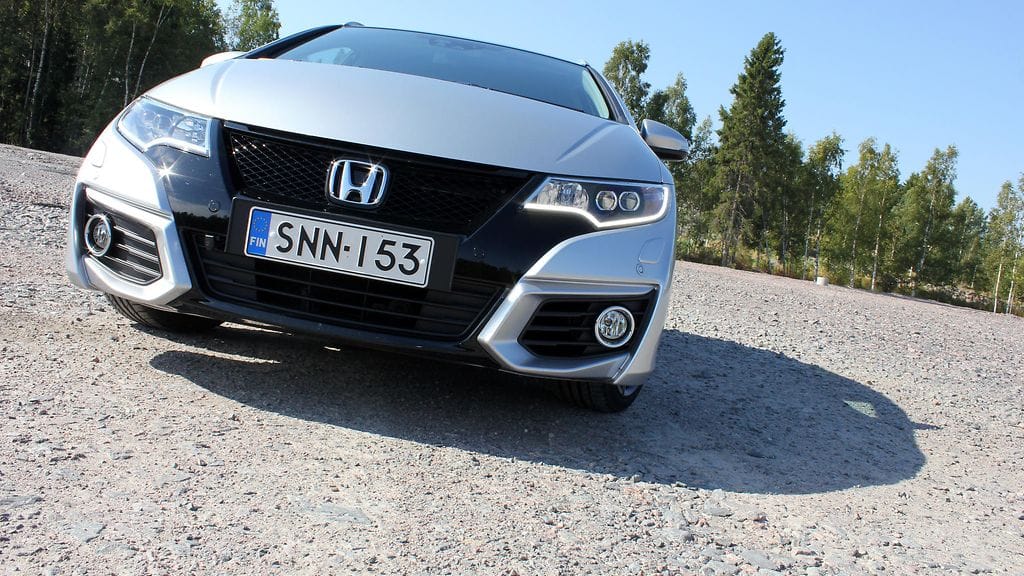 Honda Civic Tourer on keulailmeeltään nautittavan hieno: samalla aggressiivinen ja elegantti.