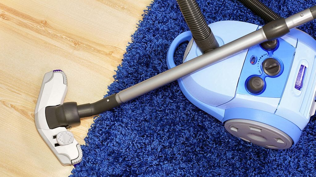 Energiamerkin avulla voi vertailla pölynimureiden suorituskykyeroja, kuten imurointitulosta, poistoilman puhtautta ja energiatehokkuutta. Kuvituskuva.