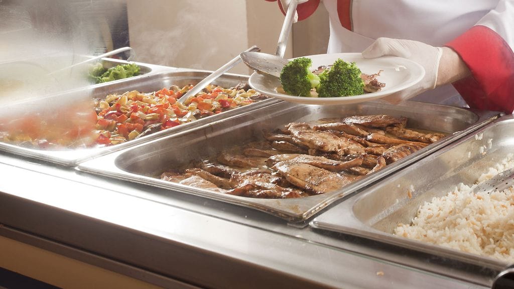 Moni koululainen kokee, että koulussa ei ole tarjolla riittävästi ruokaa.