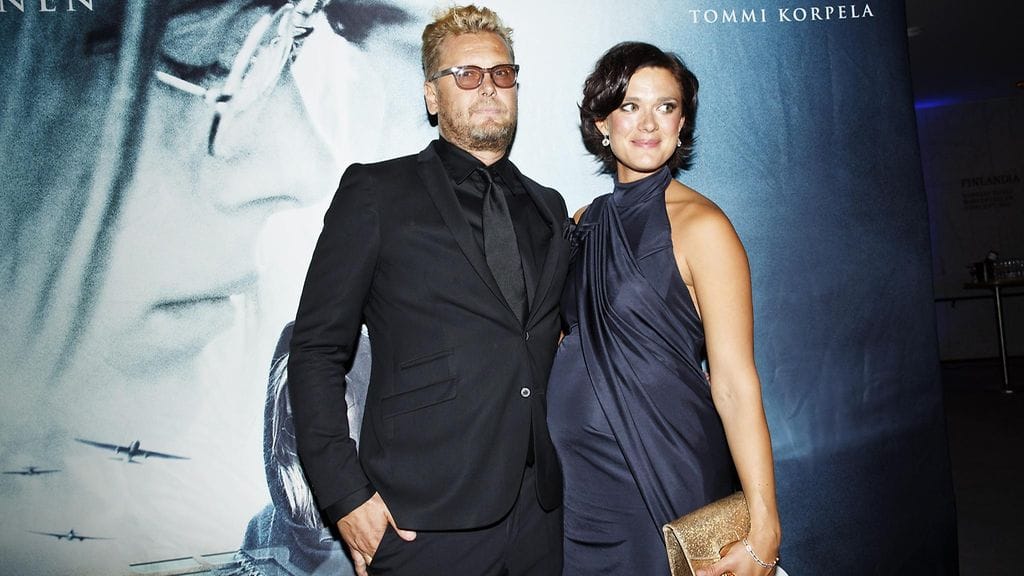 Elokuvan ohjaaja Antti J. Jokinen ja pääroolia näyttelevä Krista Kosonen seurustelevat oikeassa elämässä ja odottavat paraikaa esikoistaan.