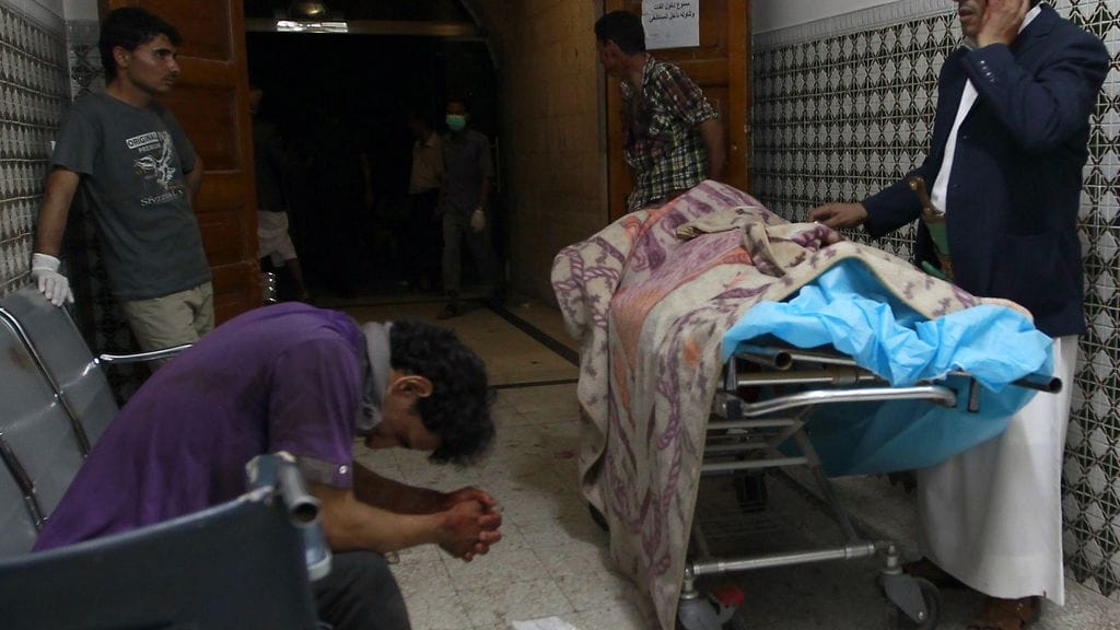 Jemenin moskeijaiskun uhri sairaalassa 2.9.2015.