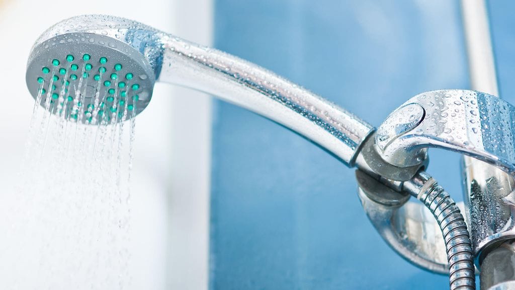 LVI-urakoitsijat törmäävät yhä useammin tilanteisiin, joissa mittava vesivahinko on aiheutunut suihkuun sammumisen seurauksena.