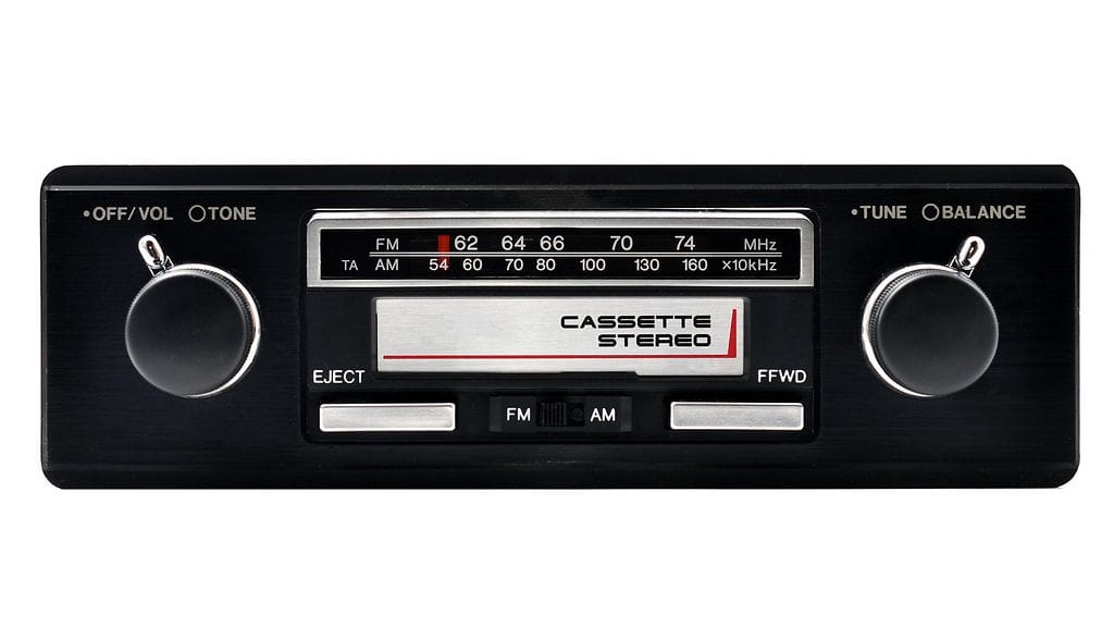 Vaikka kasettisoitin ei ole kuulunut edes autojen lisävarusteisiin muutamaan vuoteen, ei se silti ole niin vanhaa teknologiaa. Vai onko?