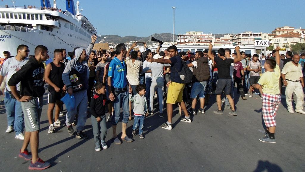 Siirtolaiset protestostoivat Lesboksen satamassa 4. syyskuuta. Kuva: EPA