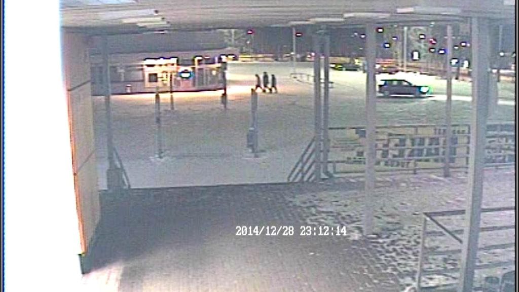 38715_Kolmikko_Lansiportin_edessa