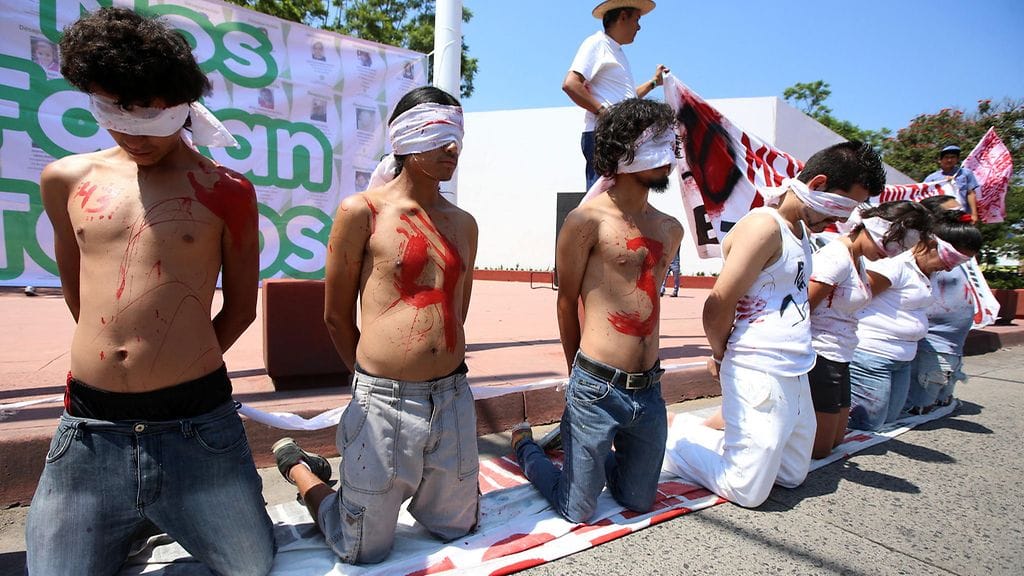 Aktivistit osoittivat viime heinäkuussa Guadalajarassa Meksikossa mieltään 43 opiskelijan katoamisen vuoksi.