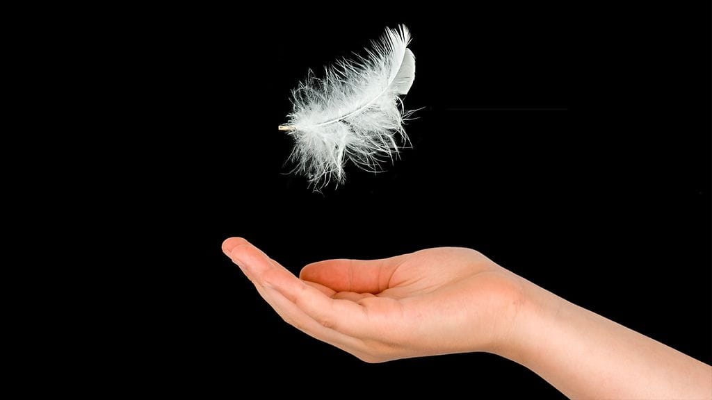 "Enkeli tuo maailmaan pieniä ihmeitä, iloa ja lumoa." Kuvituskuva.