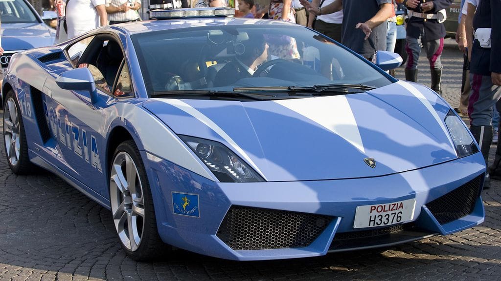 Italian poliisilla on kuvan Lamborghini Gallardon lisäksi myös saman valmistajan Huracán-malli käytössään.