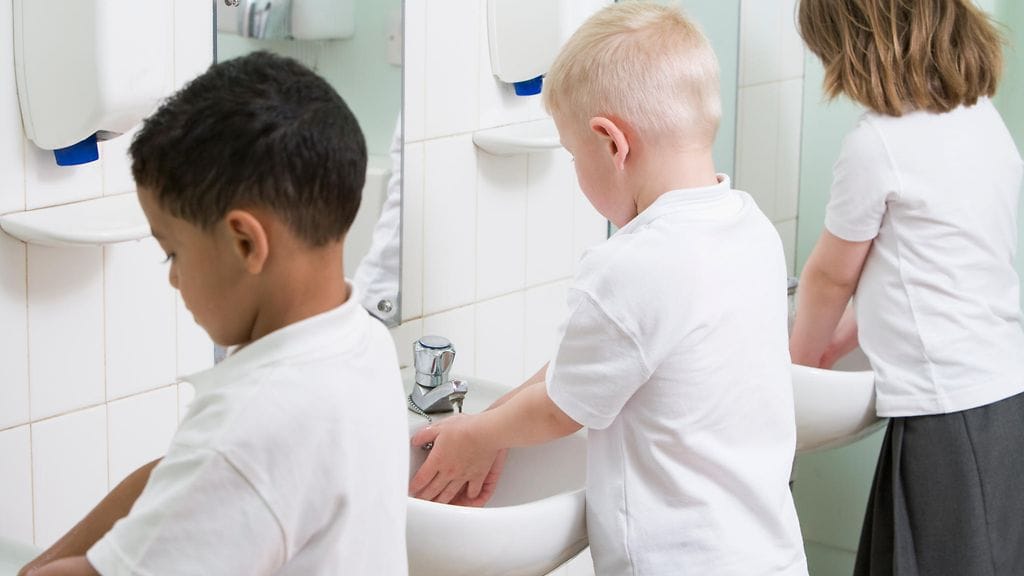 Miraloman ala-aste San Franciscossa on ensimmäinen yhdysvaltalaiskoulu, joka aikoo vaihtaa kaikki vessansa sukupuolineutraaleiksi. Kuvituskuva, kuvan lapset eivät liity juttuun.