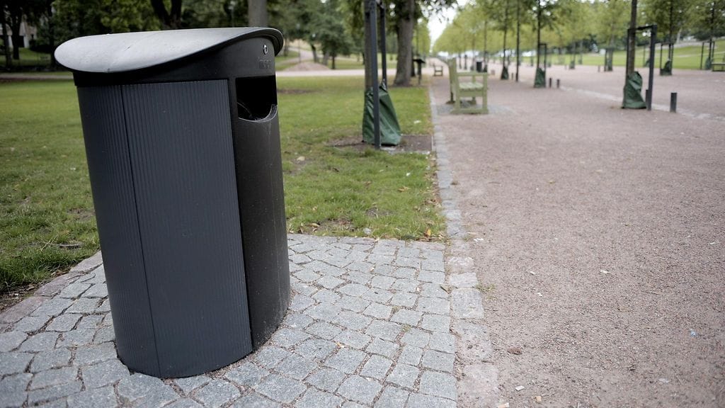 Tulevaisuudessa yhä useampi Helsingin roskakori saattaa olla auringoenergialla toimiva älyroskis.