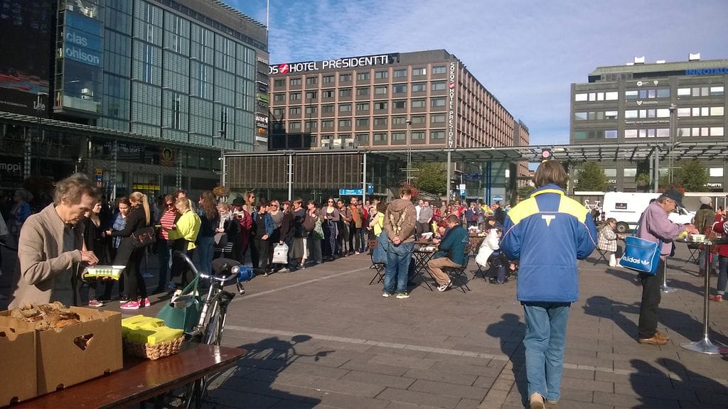 Hävikkiruoka, Narinkkatori, ruokahävikki, jonotus