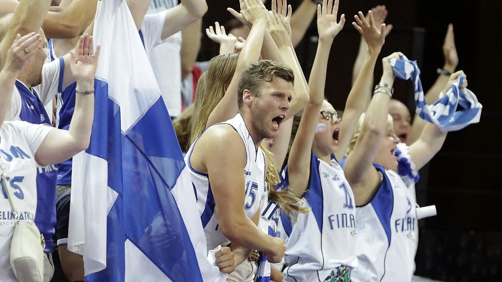 Susijengin fanit pääsevät nauttimaan kotikisoista. Kuvassa suomalaiskannattajia Ranskan EM-kisoissa viime syksynä.