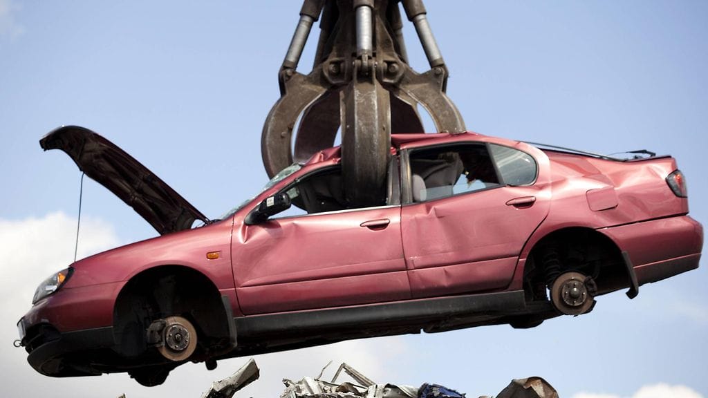 Nissan takaa palkkion asiakkailleen, jotka tekevät romutuskaupat syyskuun loppuun mennessä. Kuvituskuva.