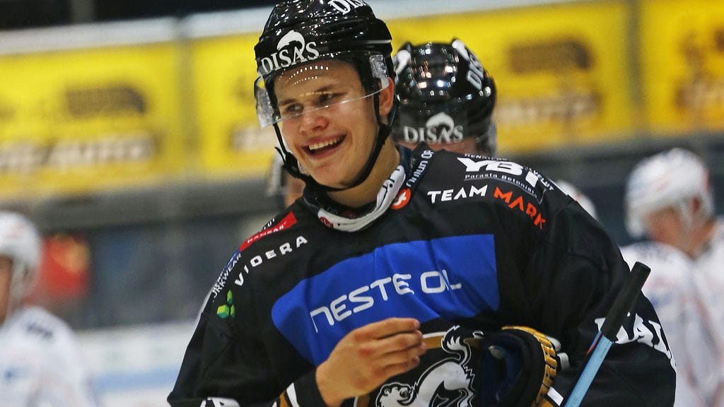 Jesse Puljujärvi vetää taas seurajoukkueen paidan ylleen