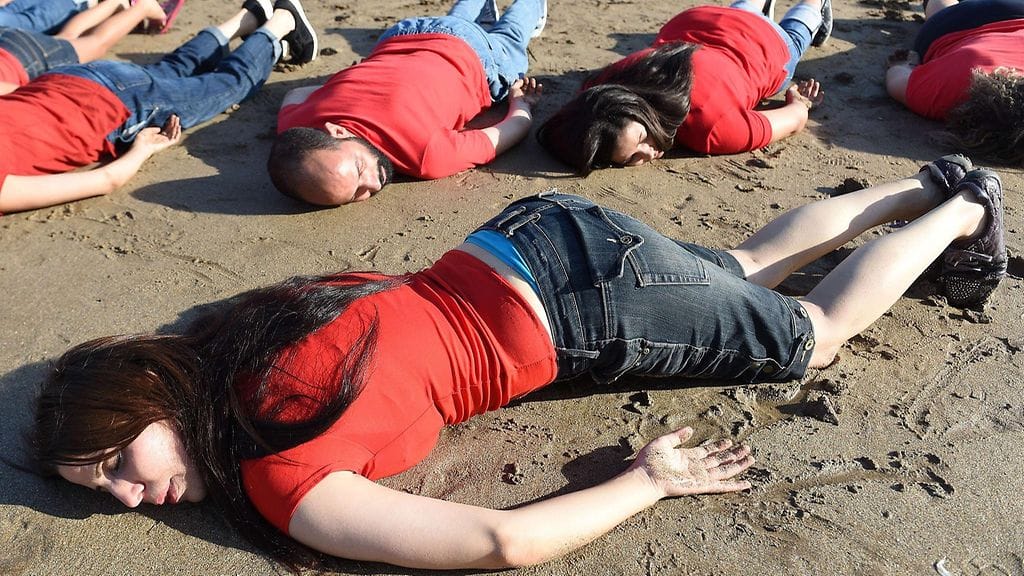 Marokossa järjestettiin tilaisuus hukkuneen Aylan Kurdin muistoksi 7. syyskuuta 2015. Tapahtuman osanottajat olivat pukeutuneet samankaltaisiin vaatteisiin ja ottivat samanlaisen asennon kuin hukkuneella Aylanilla oli lähes koko maailman tietoisuuteen nousseessa kuvassa.