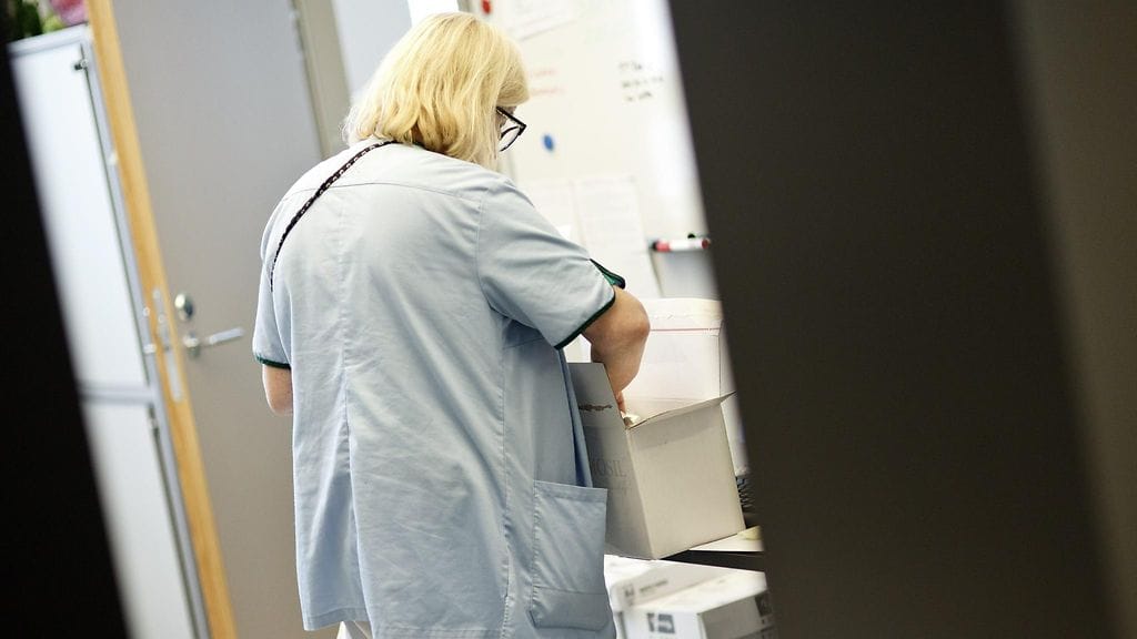 Naisten työttömyyden kasvu johtuu naisvaltaisten palvelualojen heikosta kehityksestä. Kuvituskuva.