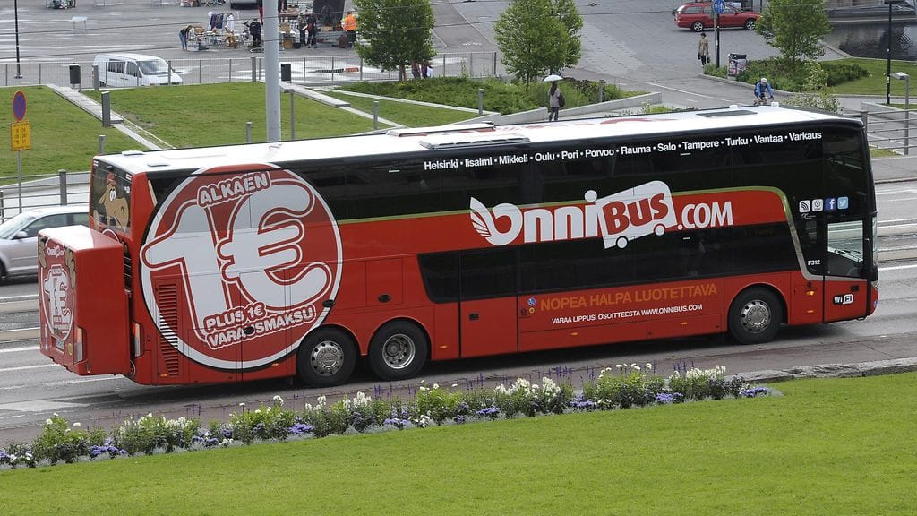 Onnibus Helsingissä Mannerheimintiellä.