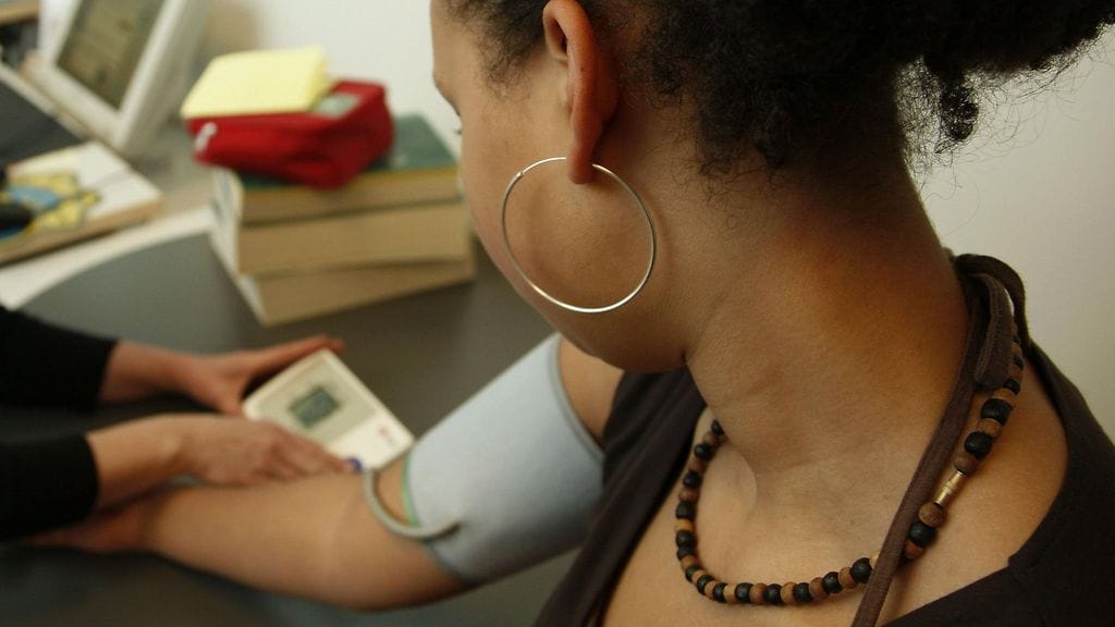 Monet maahanmuuttajanaiset eivät halua kertoa kokemastaan väkivallasta viranhaltijoille kuten poliisille tai terveysammattilaisille.