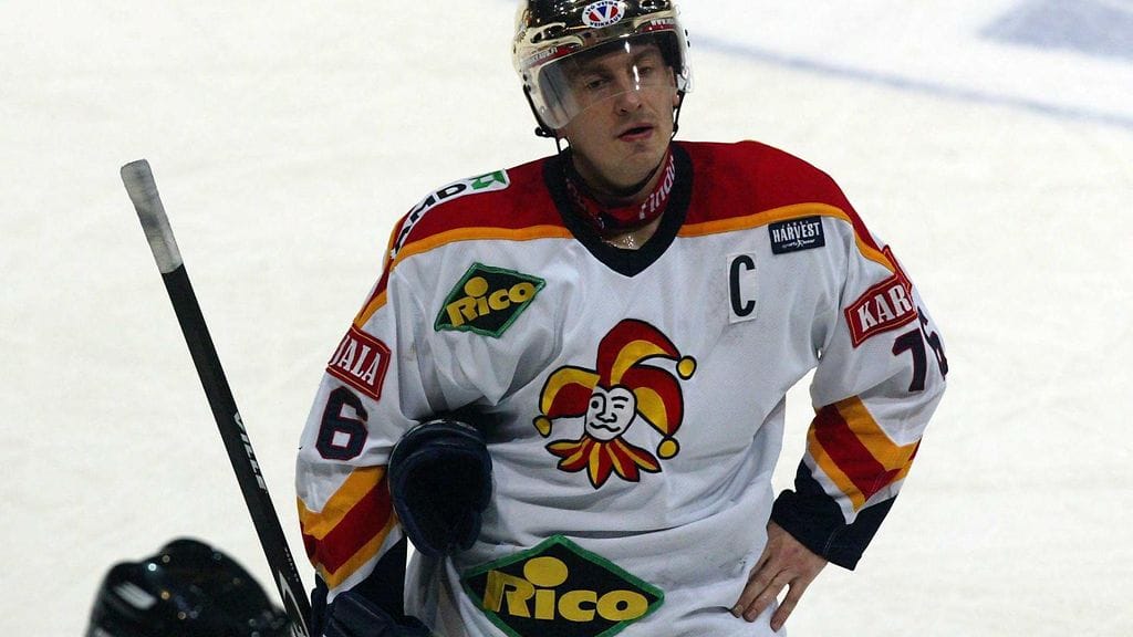 Ville Peltonen Jokerit-paidassa. Näky jota moni HIFK-fani ei siedä tänäkään päivänä.