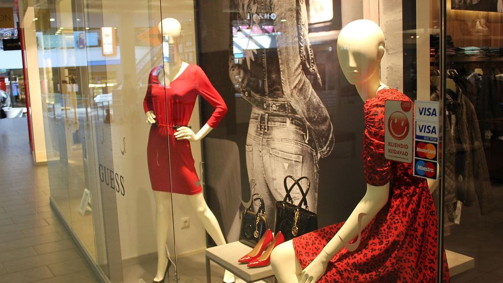 Oletko kesän yllättämäksi joutunut hikoilija, vai sittenkin marjahastraaja? Lue hupaisa lista kauppakeskusten kesäasiakkaista!