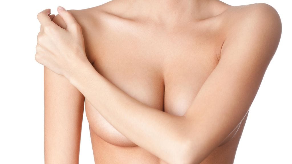 Briteissä elettiin 2000-luvun alussa isojen implanttien aikaa, Suomessa luonnollisuus on aina ollut kysyttyä. Kuvituskuva.