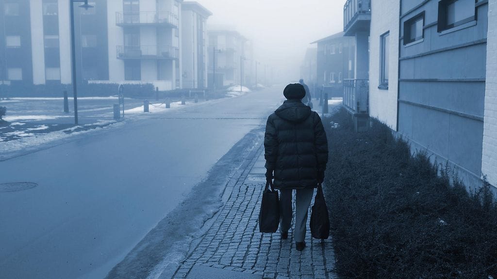 Läheisten voi olla vaikea huomata vanhuksen masennus, koska oireet voivat poiketa tyypillisistä masennuksen oireista. Kuvituskuva.