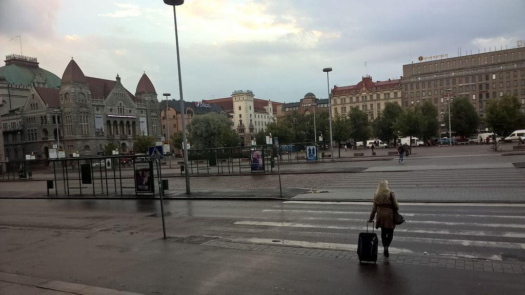 Tytön mukaan teko tapahtui Rautatientorilla lähellä rautatieasemaa.