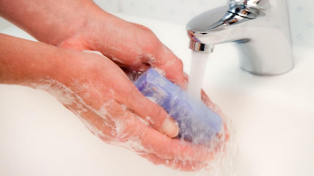 Yhdysvaltain elintarvike- ja lääkevirasto on kieltänyt 19 antibakteerisen aineen käytön käsisaippuoissa.