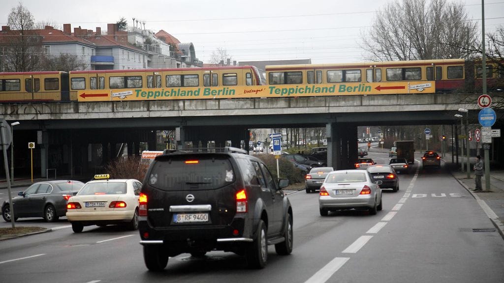 Ympäristövyöhykkeen alkaminen ilmoitetaan ajokieltoliikennemerkillä kaupungeissa tai alueilla, jotka ovat mukana ympäristövyöhykeasetuksessa.