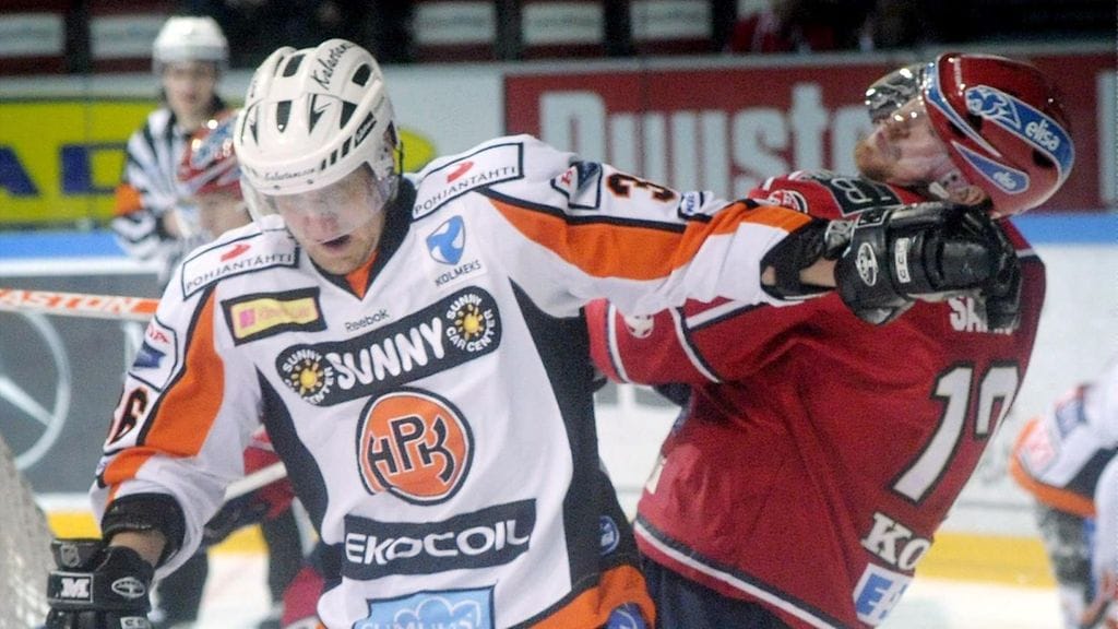 Marko Tuulola (vas.) kuuluu SM-liigan legendoihin.