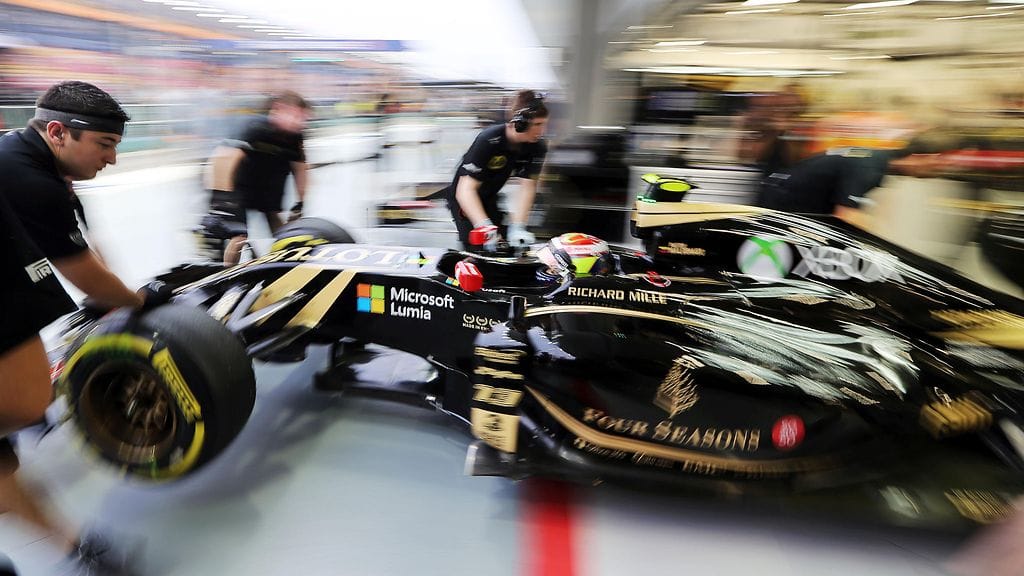 Lotuksen väkeä Singaporen gp:ssä syyskuussa.