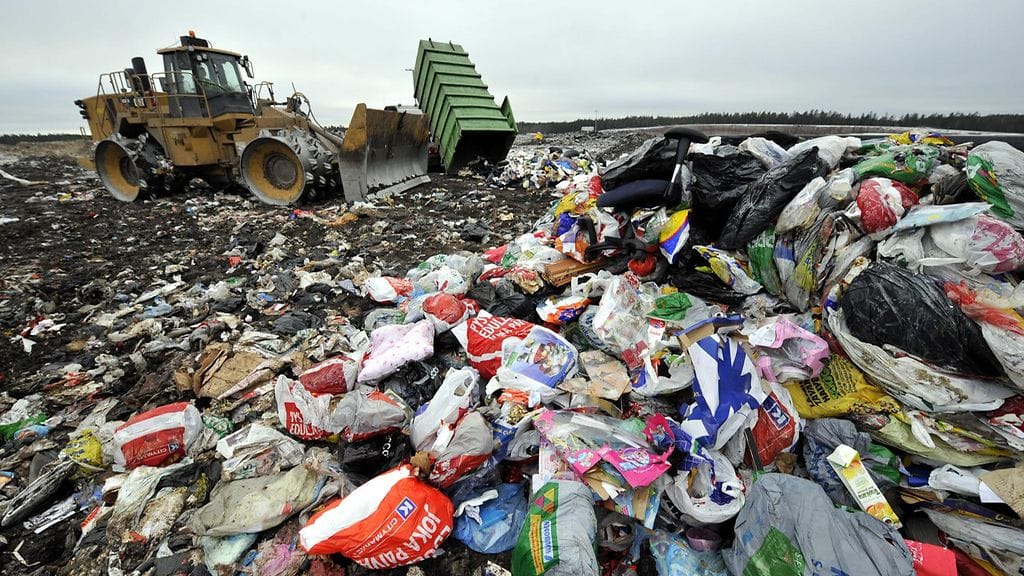 Joulunjälkeistä jätehuoltoa Ämmässuon kaatopaikalla Espoossa 29. joulukuuta 2008.
