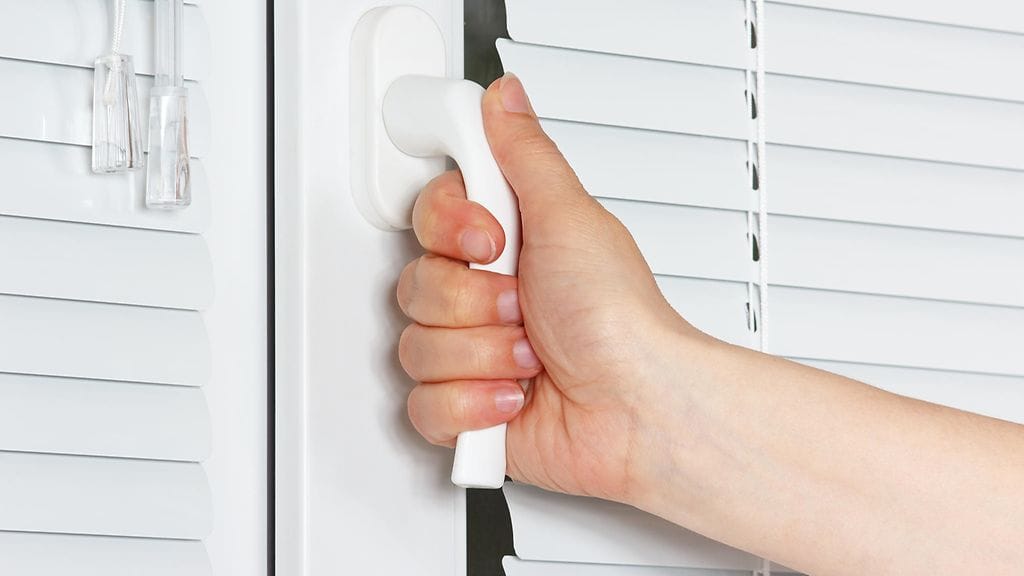 Ikkunat kannattaa avata enää tuuletusta varten.