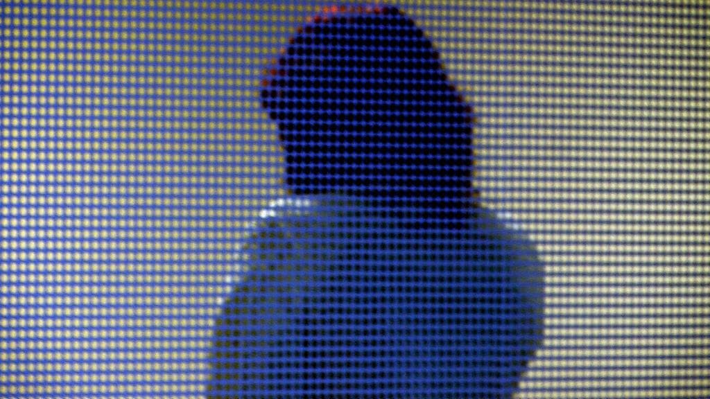 Malmin nainen Helsingin käräjäoikeuden tauolla.