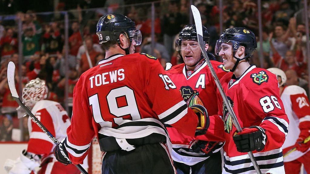 Teuvo Teräväinen sai onnittelut 3-0-osumastaan Jonathan Toewsilta ja Marian Hossalta.