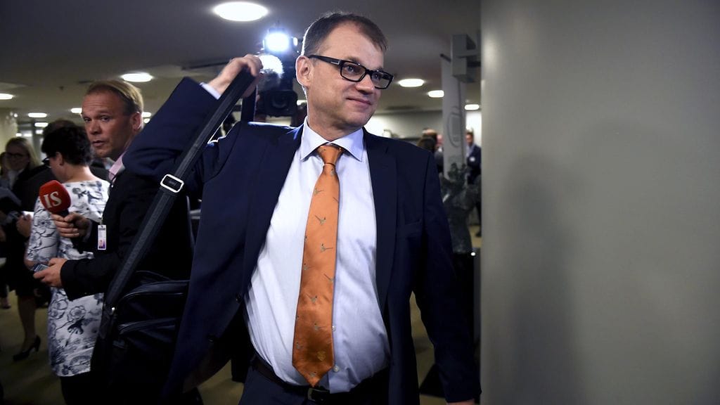 Pääministeri Juha Sipilä (kesk) kommentoi SAK:n työmarkkinatilanteesta antamaa ehdotusta eduskunnassa 24. syyskuuta 2015.