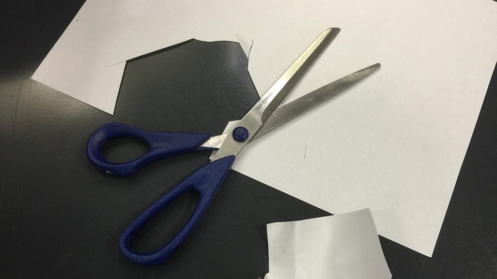 Opettajat ovat huolissaan lasten kädentaitojen heikentymisestä.