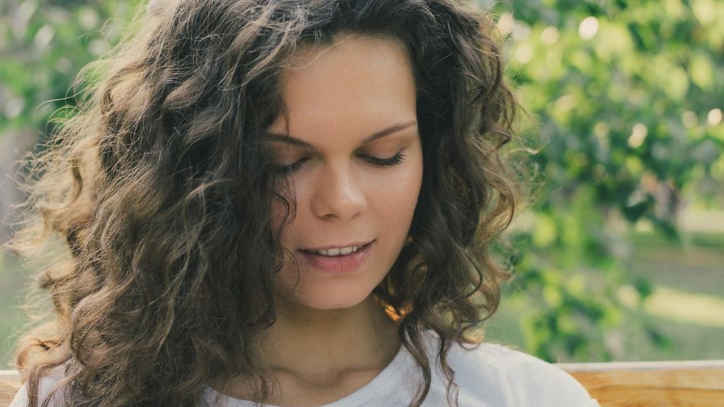 Nainen metsässä (2)