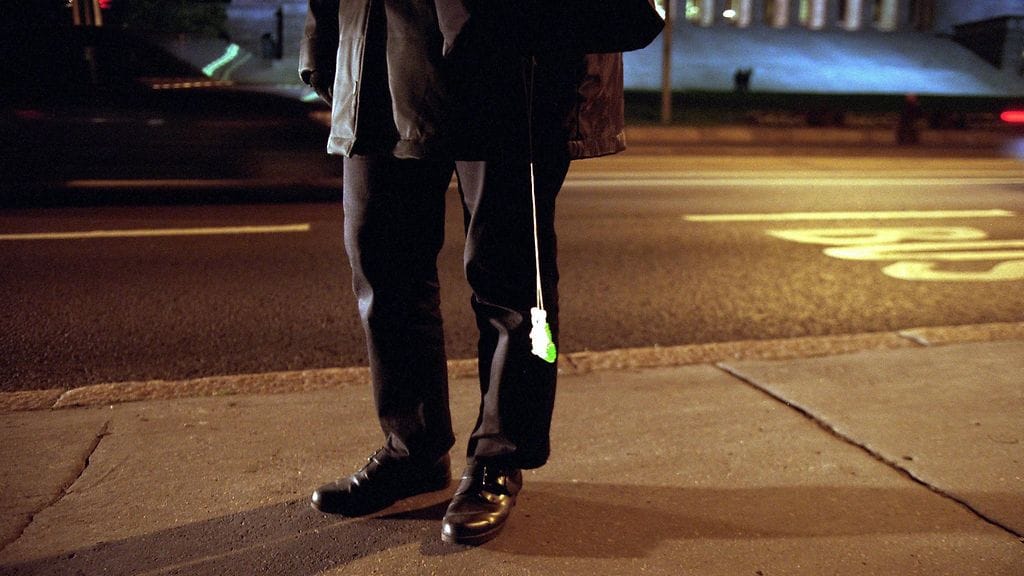 Mitä useampia heijastimia käytetään, sen paremmin autoilija näkee pimeässä tai hämärässä kulkevan.