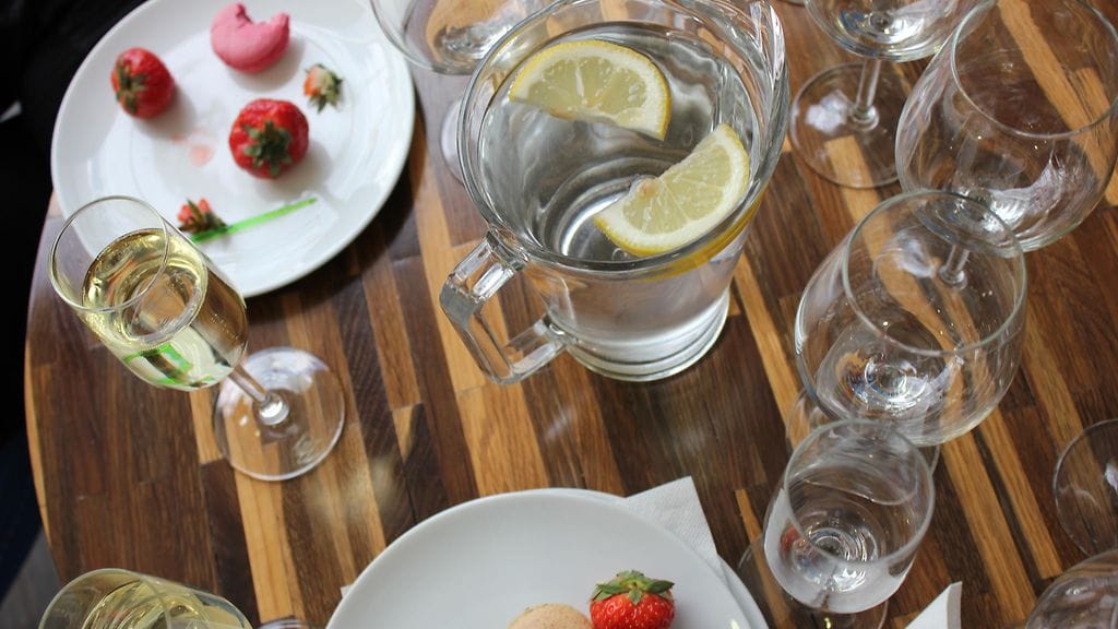 tieteellisiin dieetteihin voi kuulua jopa alkoholia tai jäätelöä.