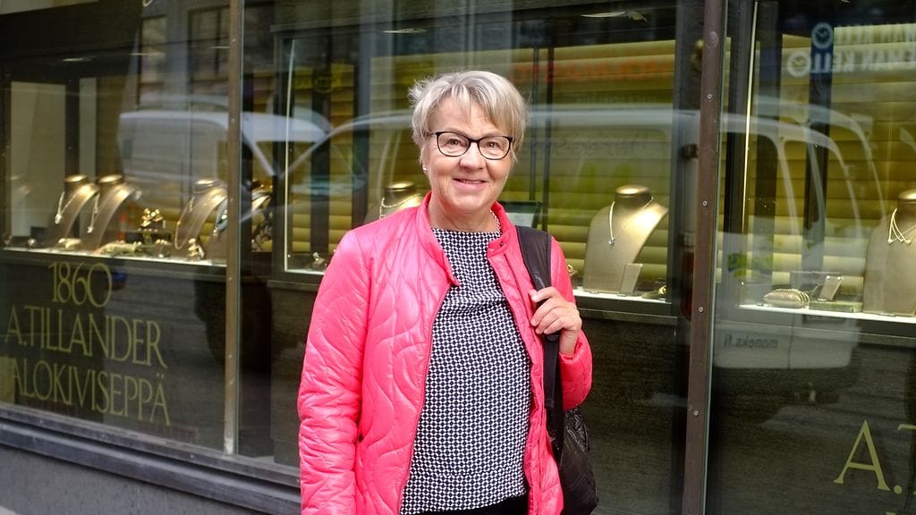 Tarja Kostamo pitää väreistä.