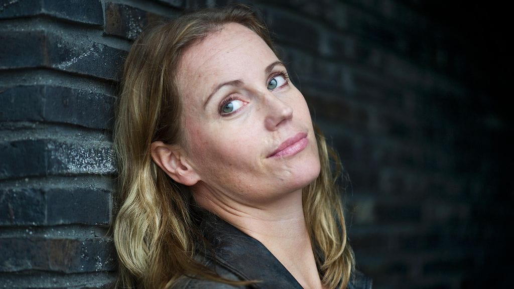 Sofia Helin näyttelee Silta-sarjassa rikospoliisi Saga Norenia.